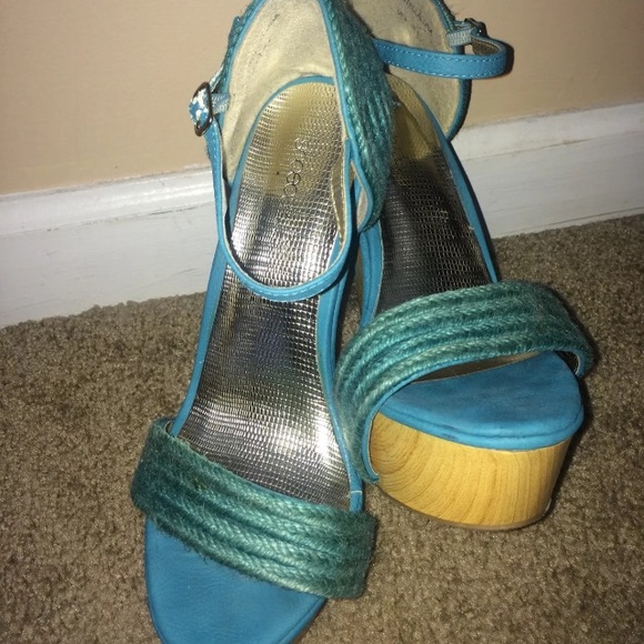Baby blue/ wooden brown wedges - Picture 3 of 3